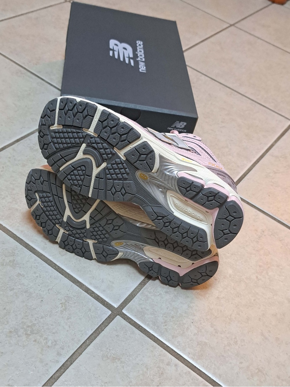 New Balance 1906R sneakers -  'Rose Sugar' - Big Kids sz 5.5Y / Wmns 7.0 - Picture 11 of 12